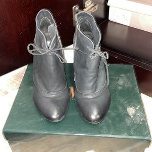 MIA LIMITED EDITION! Black Angle Boots/ Size 8
